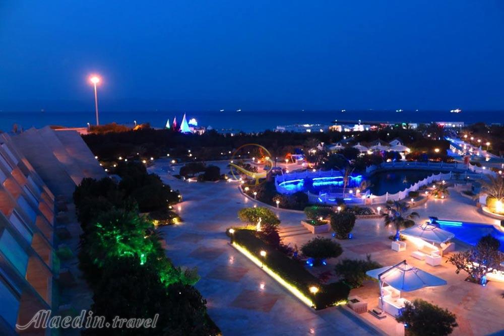 نمای شب هتل پنج ستاره مارینا پارک کیش | علاءالدین تراول