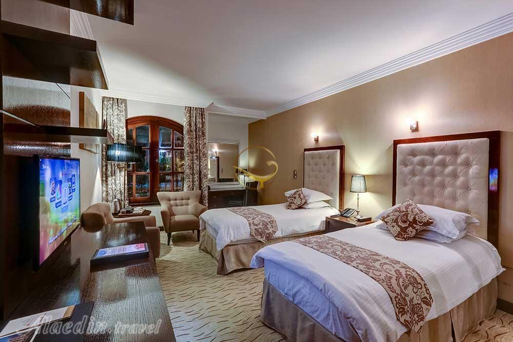اتاق دو تخته تویین هتل چهار ستاره سورینت مریم کیش | علاءالدین تراول
