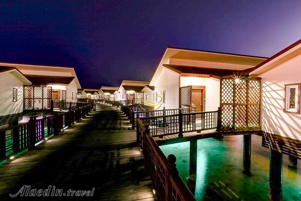 نمای شب هتل پنج ستاره ترنج کیش | علاءالدین تراول