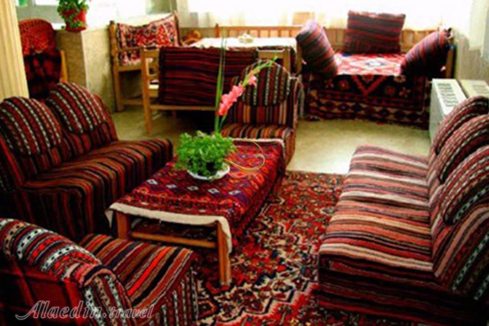 فضای نشیمن هتل سه ستاره کوهرنگ شهرکرد | علاءالدین تراول