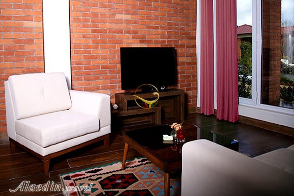 مجتمع گردشگری اقامتی مزرعه قوها لاهیجان | علاءالدین تراول