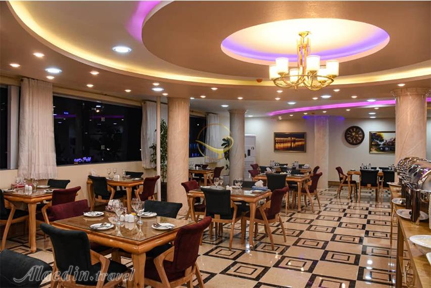 کافه رستوران هتل مروارید جنوب لامرد | علاءالدین تراول