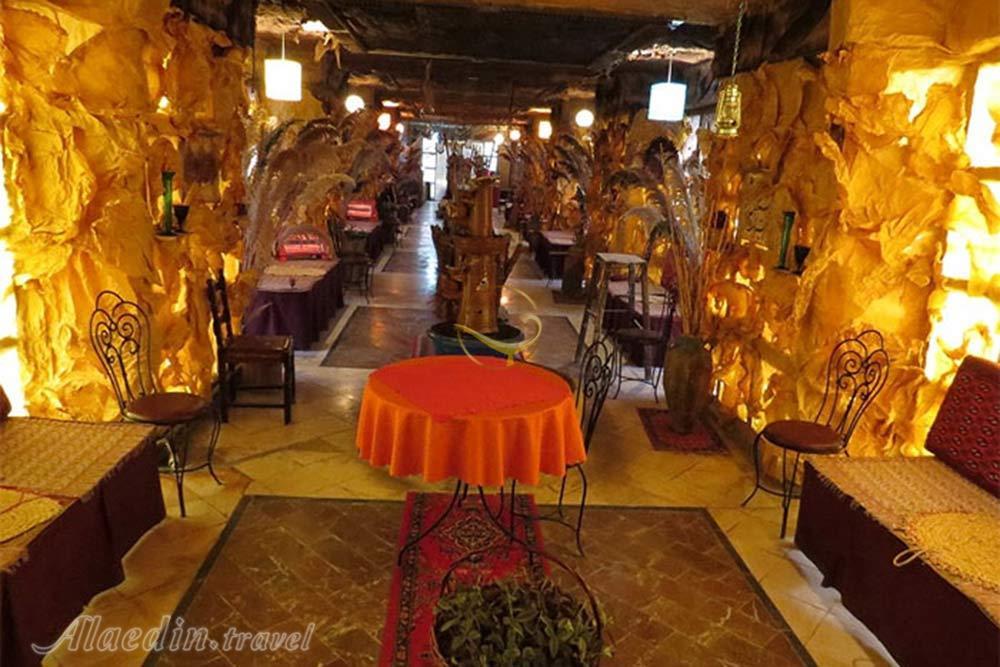 کافه رستوران هتل 3 ستاره جهانگردی آبگرم محلات | علاءالدین تراول