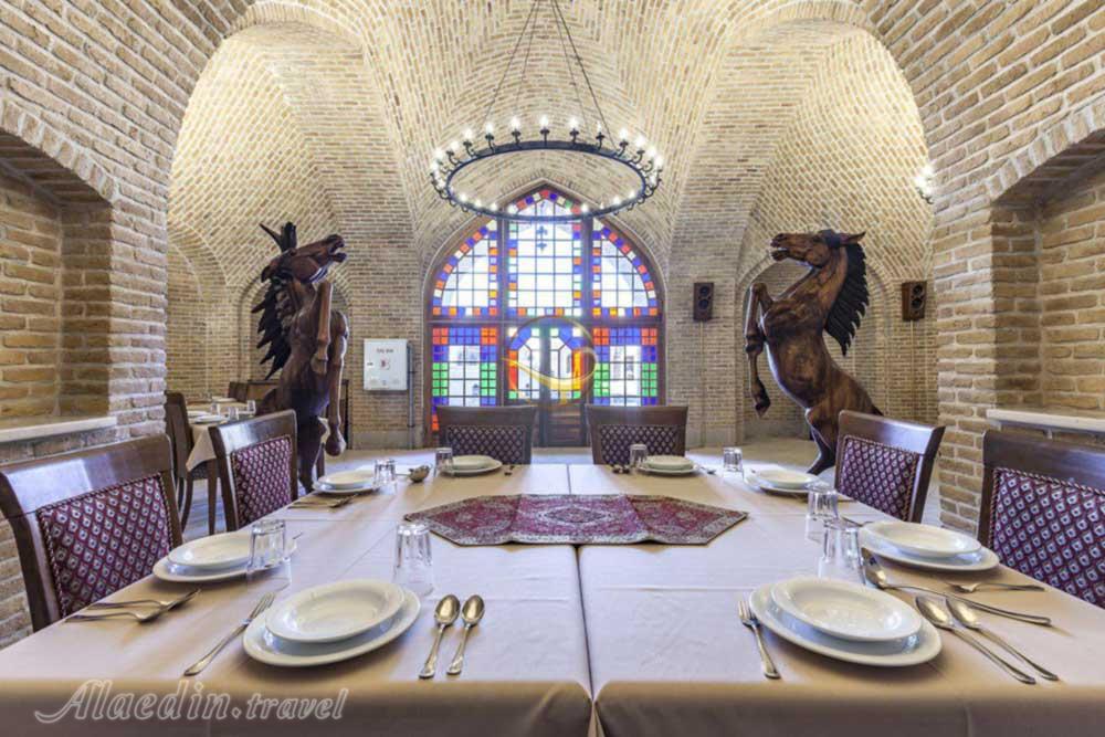 رستوران های هتل 5 ستاره کاروانسرای یام مرند | علاءالدین تراول