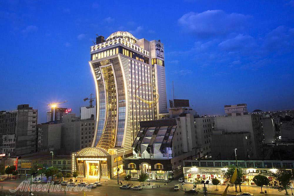 نمای شب هتل 5 ستاره الماس 2 مشهد | علاءالدین تراول