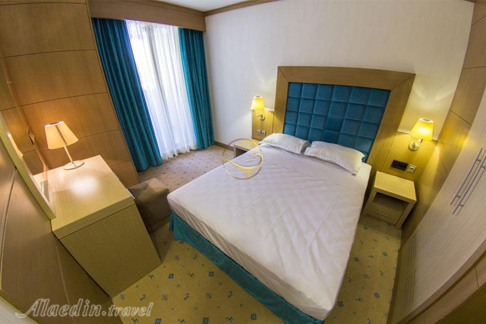 فضای نشیمن هتل آپارتمان سه ستاره آرمان مشهد | علاءالدین تراول