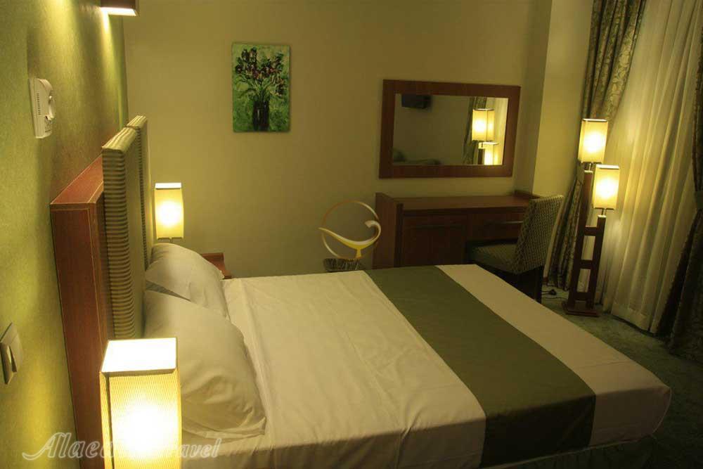 اتاق دو تخته کلاسیک هتل 3 ستاره اطلس مشهد | علاءالدین تراول