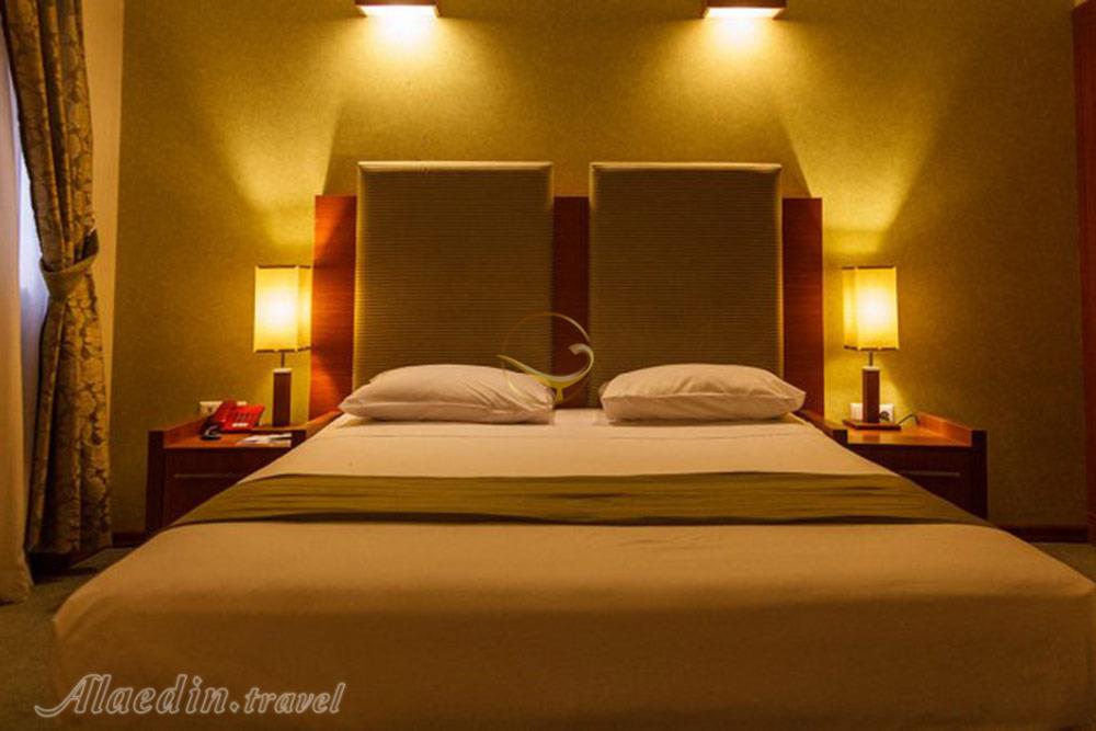 اتاق سه تخته رویال هتل 3 ستاره اطلس مشهد | علاءالدین تراول