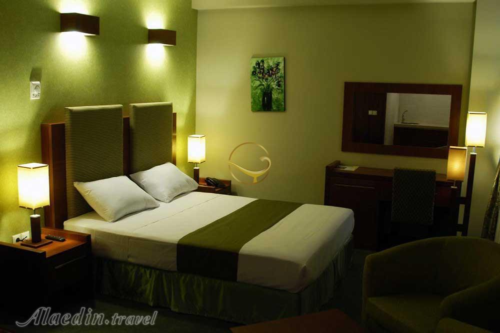 اتاق دو تخته کلاسیک هتل 3 ستاره اطلس مشهد | علاءالدین تراول