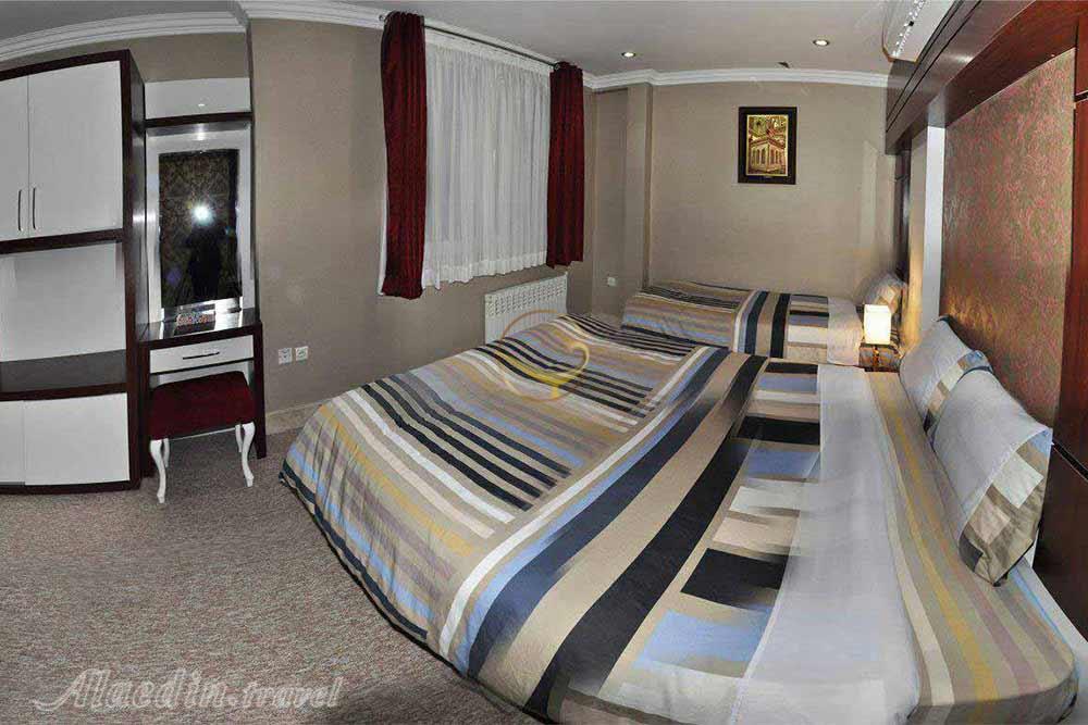 اتاق سه تخته هتل آپارتمان قصر آیدین مشهد  | علاءالدین تراول