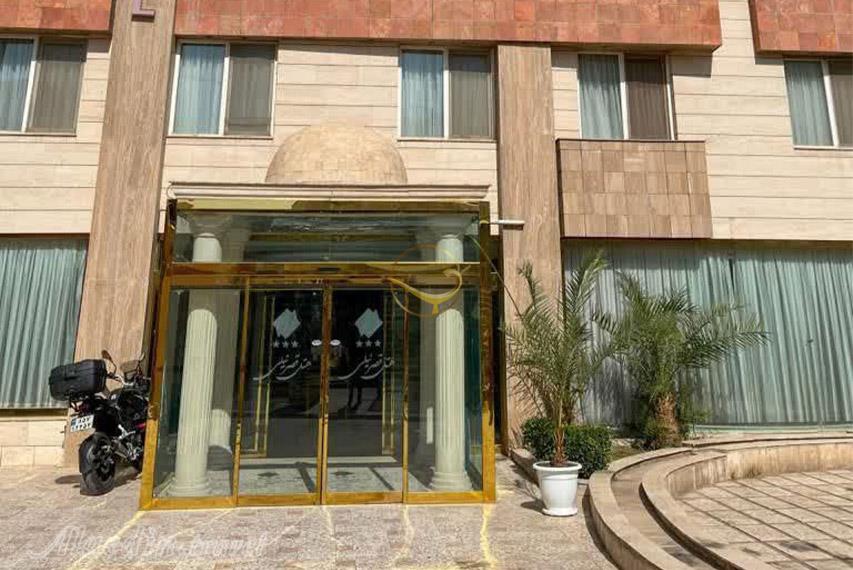 ورودی هتل قصر نیلی مشهد | علاالدین تراول