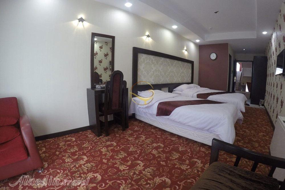 اتاق سه تخته هتل 3 ستاره گلستان مشهد | علاءالدین تراول