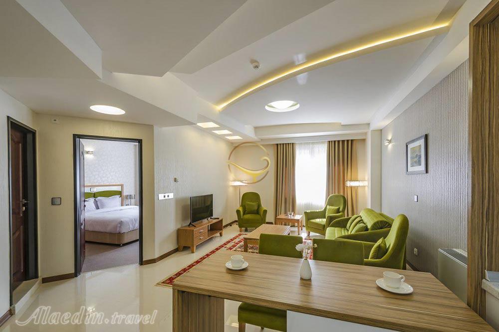 هتل آپارتمان 4 ستاره حیات مشهد | علاءالدین تراول