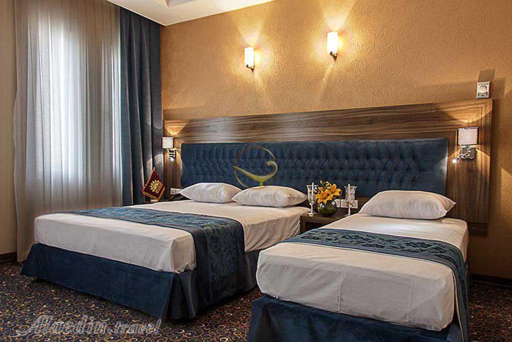 اتاق هتل 3 ستاره مجلل ایران زمین مشهد | علاءالدین تراول