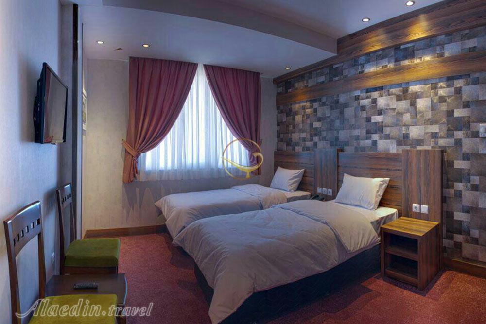 اتاق دوتخته توئین هتل 2 ستاره کارن مشهد | علاءالدین تراول