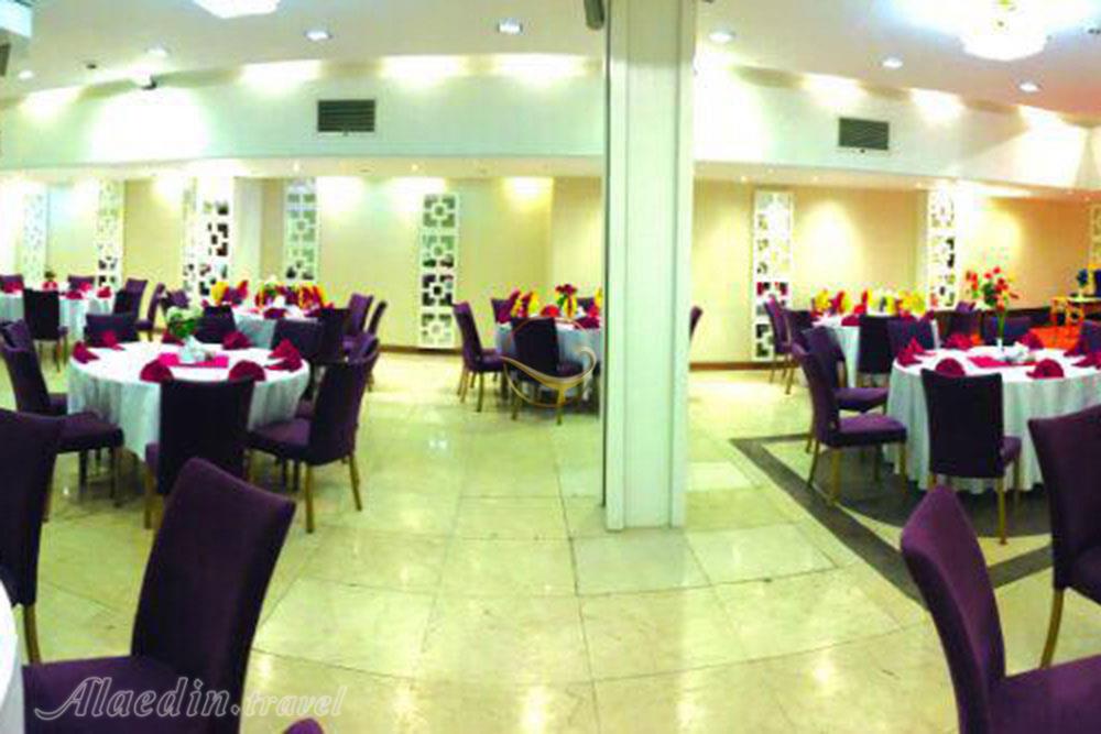 رستوران هتل 4 ستاره خورشید تابان مشهد | علاءالدین تراول