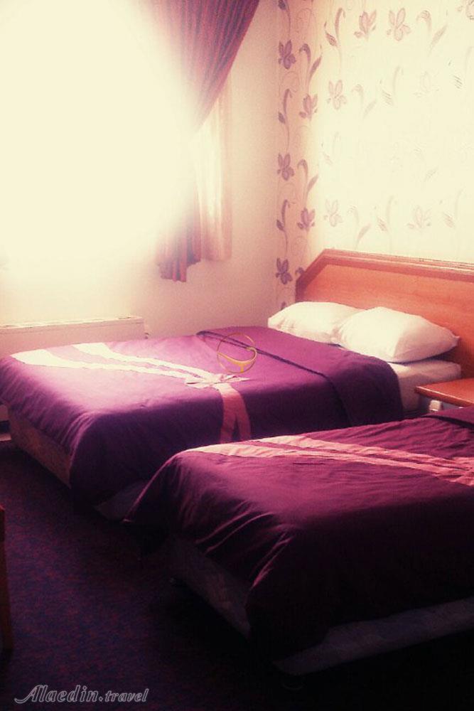 اتاق سه تخته هتل 3 ستاره نور مشهد | علاءالدین تراول