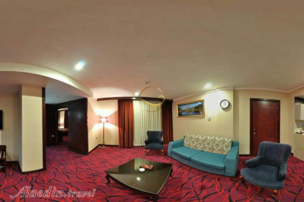 رستوران هتل 5 ستاره پارسیس مشهد | علاءالدین تراول