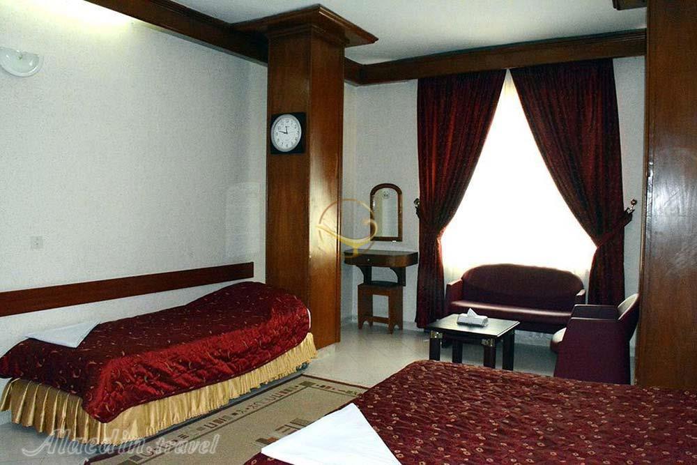 اتاق سه تخته هتل سه ستاره زیتون مشهد | علاءالدین تراول