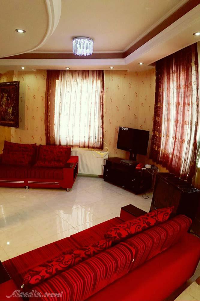 فضای نشیمن سوئیت هتل 4 ستاره دربند سمنان | علاءالدین تراول