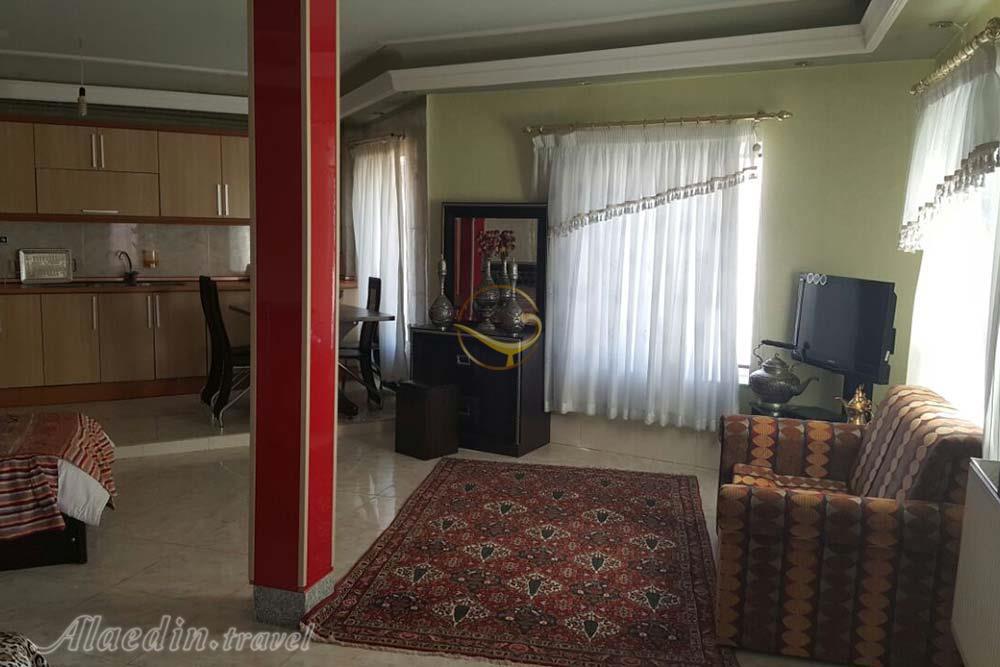 فضای نشیمن سوئیت هتل 4 ستاره دربند سمنان | علاءالدین تراول