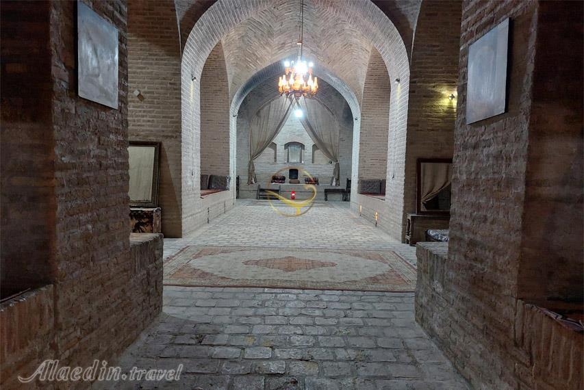 هتل کاروانسرای صفویه مهریز | علاءالدین تراول