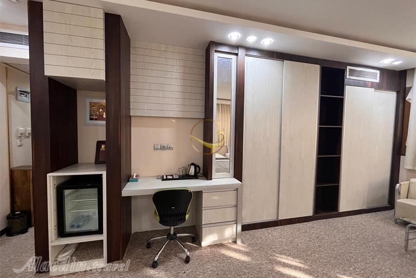 هتل مهربد فیروزه میبد | علاالدین تراول