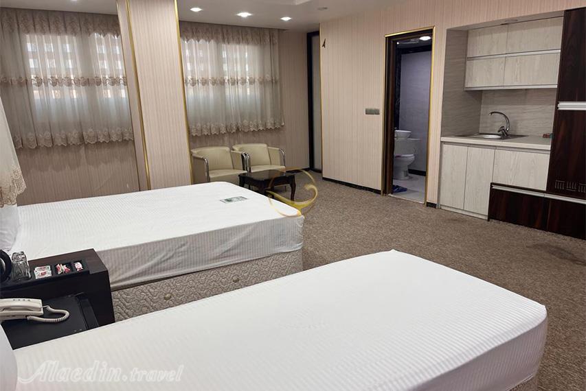 هتل مهربد فیروزه میبد | علاالدین تراول