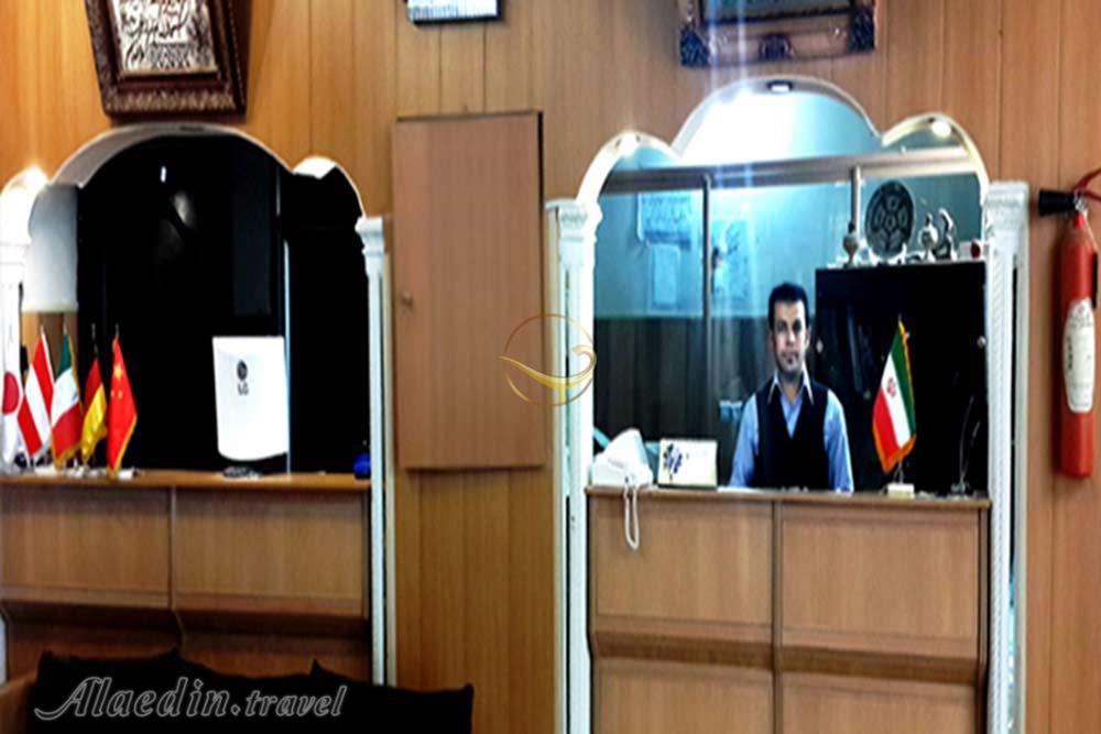 پذیرش هتل گل نرگس نایین | علاءالدین تراول