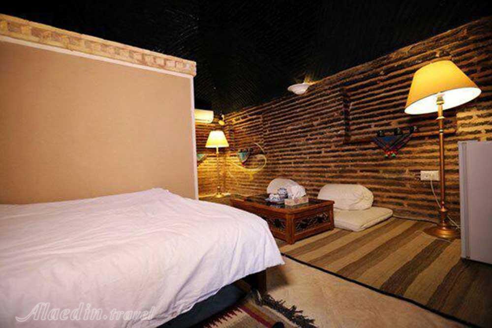 اتاق یک تخته هتل 3 ستاره کاروانسرای عباسی کوه پا نایین | علاءالدین تراول