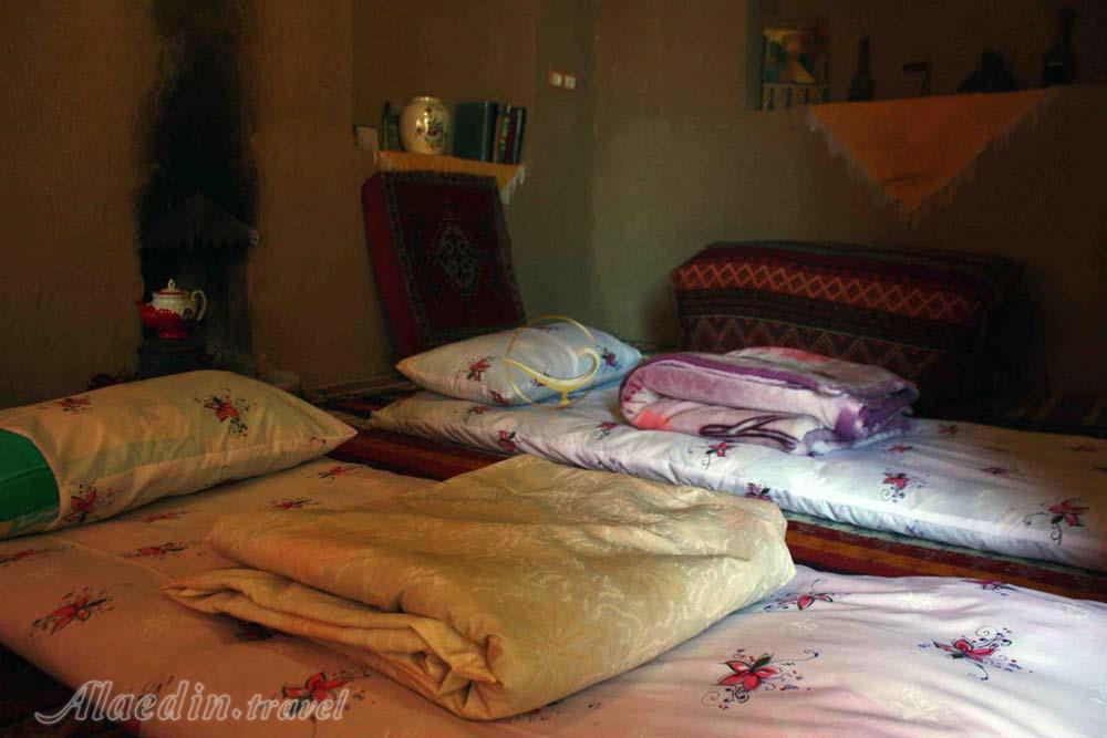 اتاق دونفره اقامتگاه بوم گردی کلبه آقامیر پاسارگاد | علاءالدین تراول