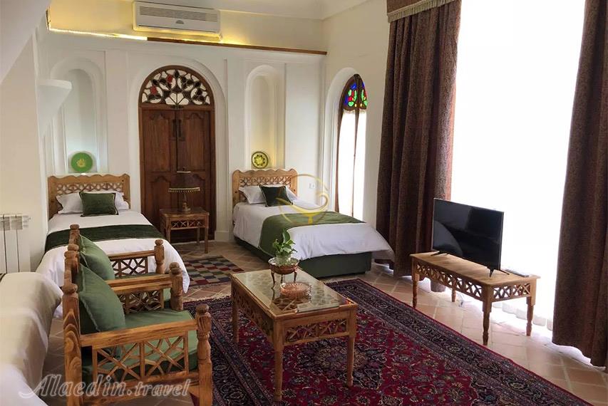 هتل سنتی ارغوان قزوین | علاالدین تراول