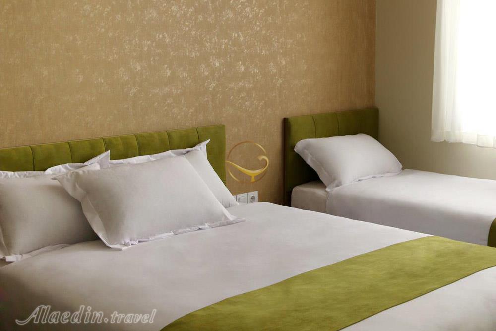 اتاق سه تخته هتل مینو قزوین | علاءالدین تراول