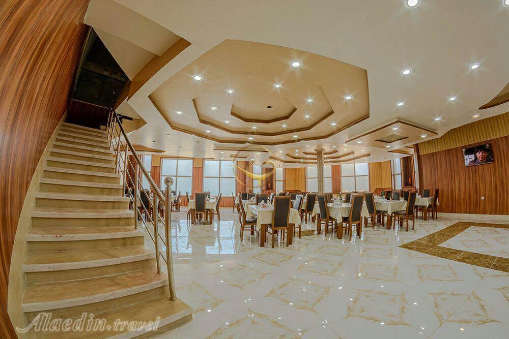 رستوران هتل 4 ستاره آرتا قشم | علاءالدین تراول