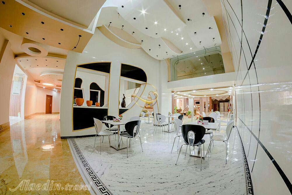 کافی شاپ هتل 4 ستاره آرتا قشم | علاءالدین تراول