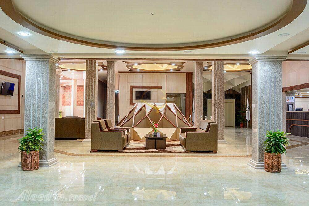 لابی هتل 4 ستاره آرتا قشم | علاءالدین تراول