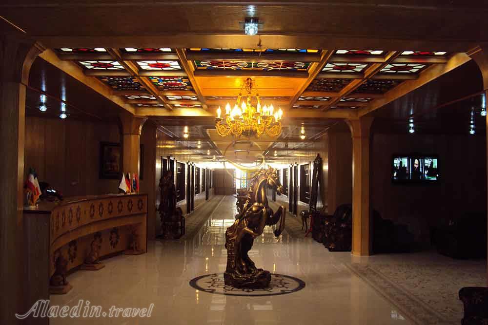 لابی هتل آپارتمان سفیر قشم | علاءالدین تراول