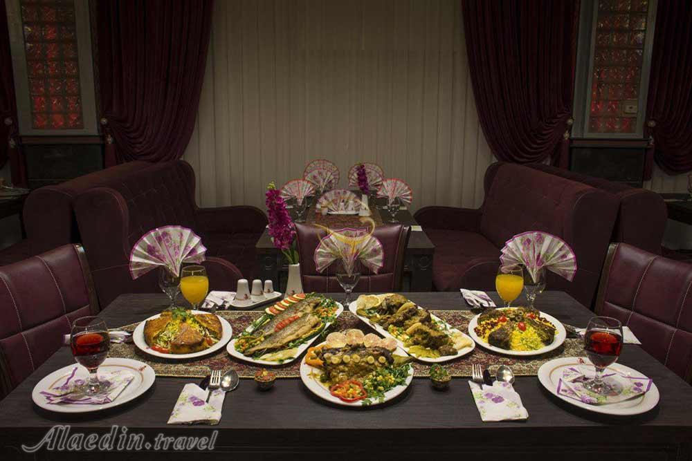 رستوران هتل 4 ستاره استقلال قم | علاءالدین تراول