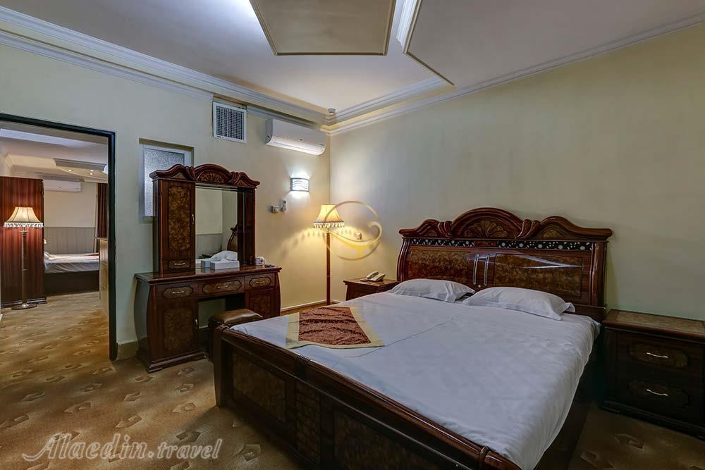 آپارتمان یک خوابه سه نفره هتل 4 ستاره خورشید قم | علاءالدین تراول