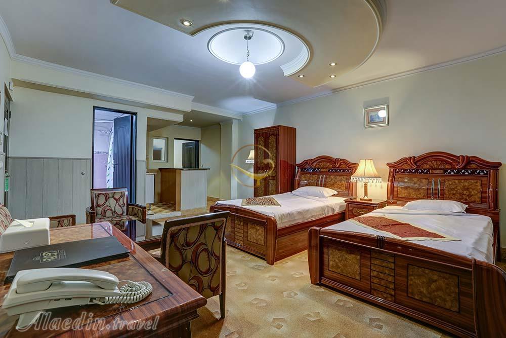 اتاق سه تخته هتل 4 ستاره خورشید قم | علاءالدین تراول