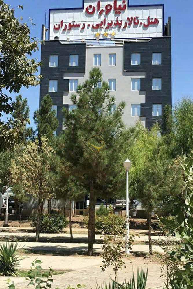 نمای هتل آپارتمان 3 ستاره نیاوران قم | علاءالدین تراول