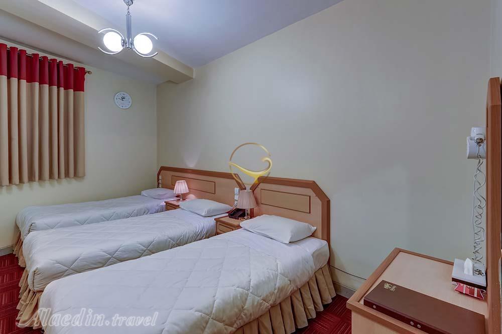 اتاق سه تخته هتل 4 ستاره المپیک قم | علاءالدین تراول