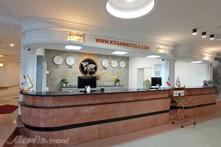 محوطه هتل آپارتمان کوثر رامسر | علاالدین تراول