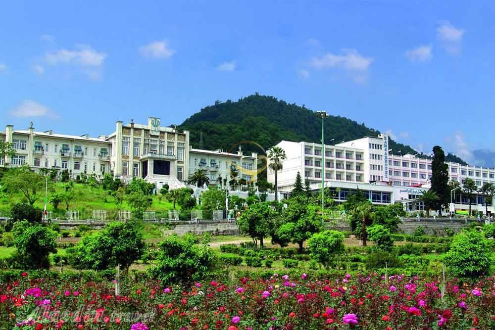 محوطه هتل چهار ستاره پارسیان آزادی رامسر | علاءالدین تراول