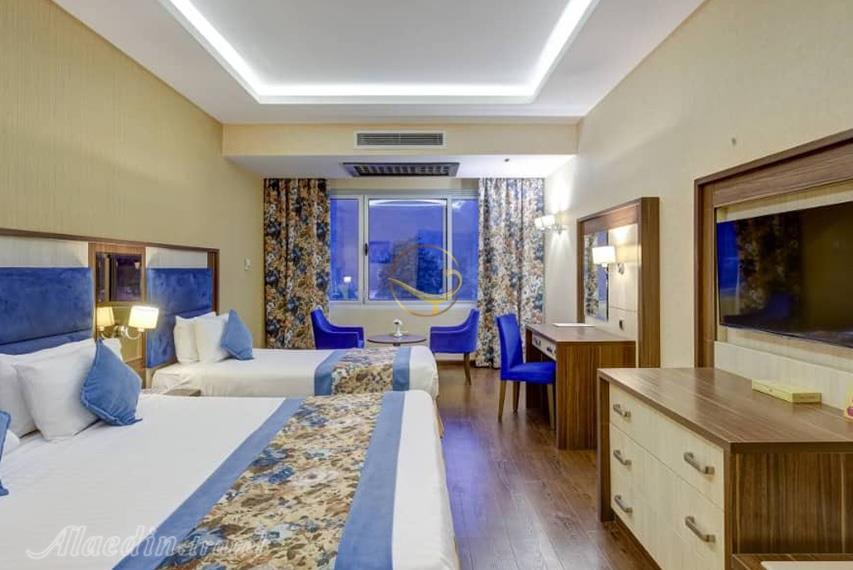 اتاق هتل چهار ستاره پارسیان آزادی رامسر | علاءالدین تراول
