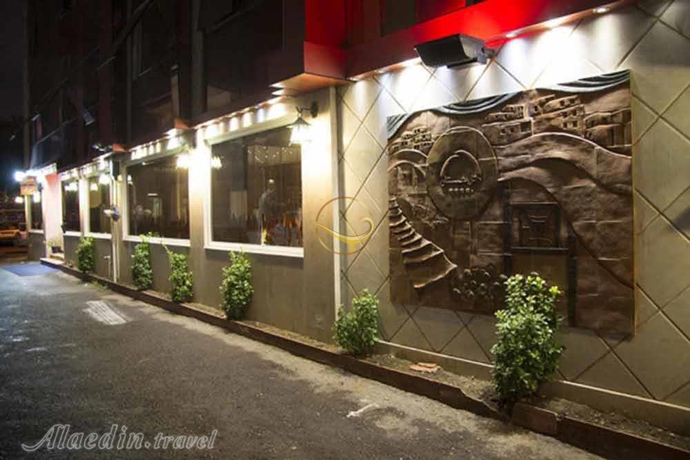 محوطه هتل 4 ستاره شبستان رشت | علاءالدین تراول