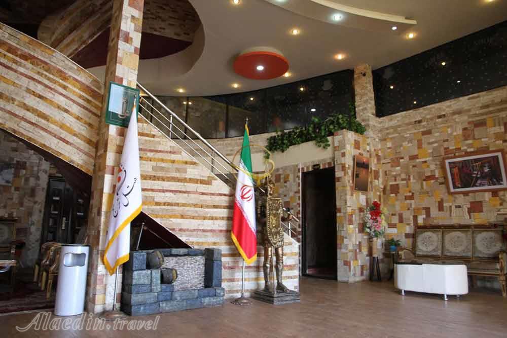 لابی هتل سه ستاره ترنج رودسر | علاءالدین تراول