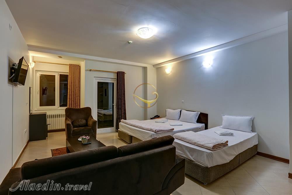 سوئیت سه تخته هتل آپارتمان 4 ستاره پدرام سرعین | علاءالدین تراول