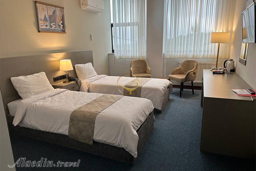 هتل آسمان شهر ساری | علاالدین تراول