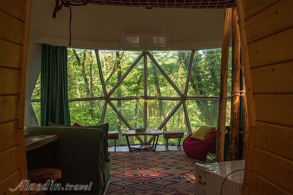 سازه مدرن اقامتگاه کلبه‌های جنگلی جوارم سوادکوه  | علاءالدین تراول